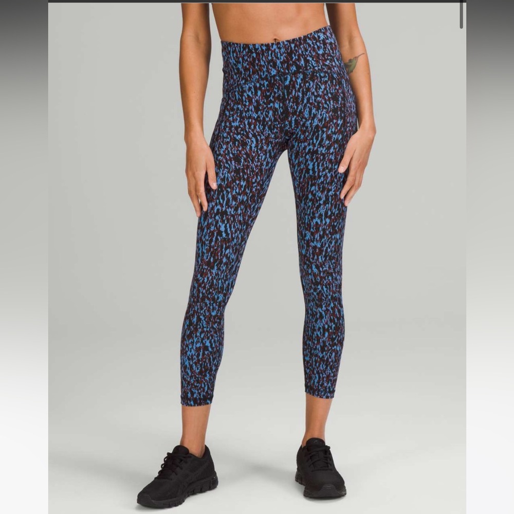 122. Lululemon Power Thru HR Tight 25” size 2 in leopard camo blue nile
